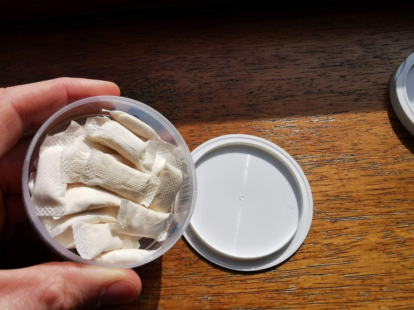 Wat zijn snus en nicotinezakjes? | WAT WAT