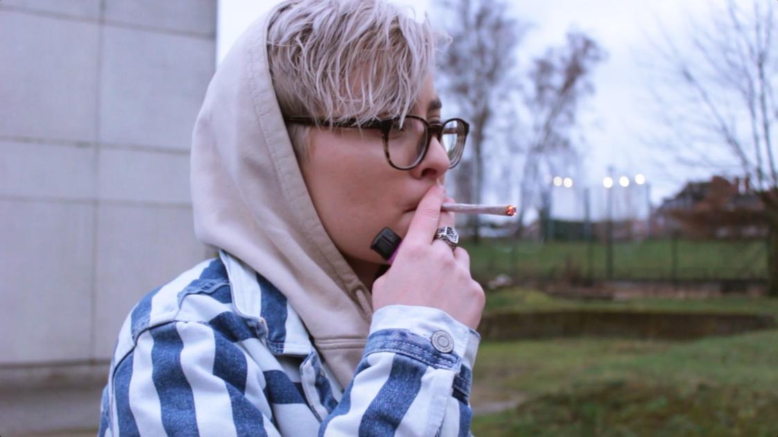 “Wiet roken heeft zowel negatieve als positieve effecten” | Melissa (22 ...